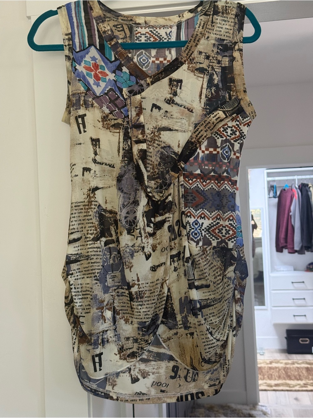Printed Sleeveless V-Neck Women's Top in Beige and Blue